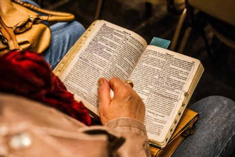 Testo_religioso_aperto